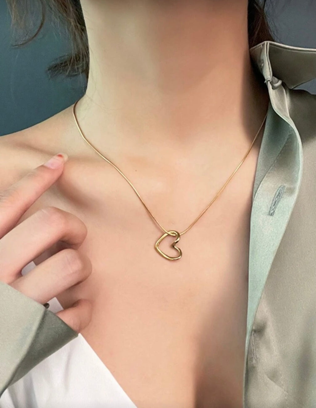 Hollow Out Heart Design Gold- Color Women's Necklace. Sweet & Simple Clavicle Chain, Unique, Chich Heart-Shaped Stainless Steel Pendant.