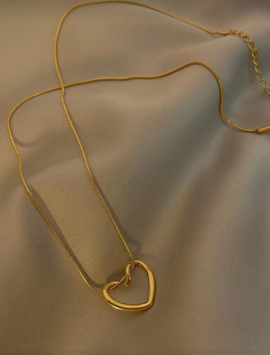 Hollow Out Heart Design Gold- Color Women's Necklace. Sweet & Simple Clavicle Chain, Unique, Chich Heart-Shaped Stainless Steel Pendant.