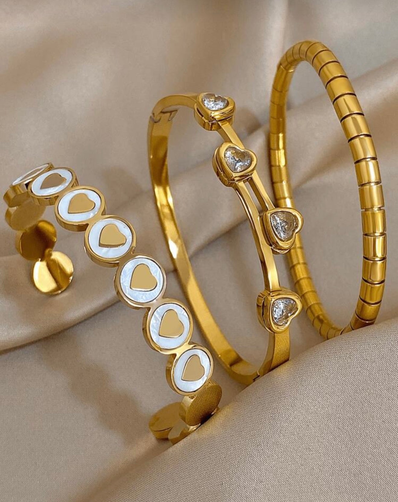 White Shell Heart Gold Bracelet